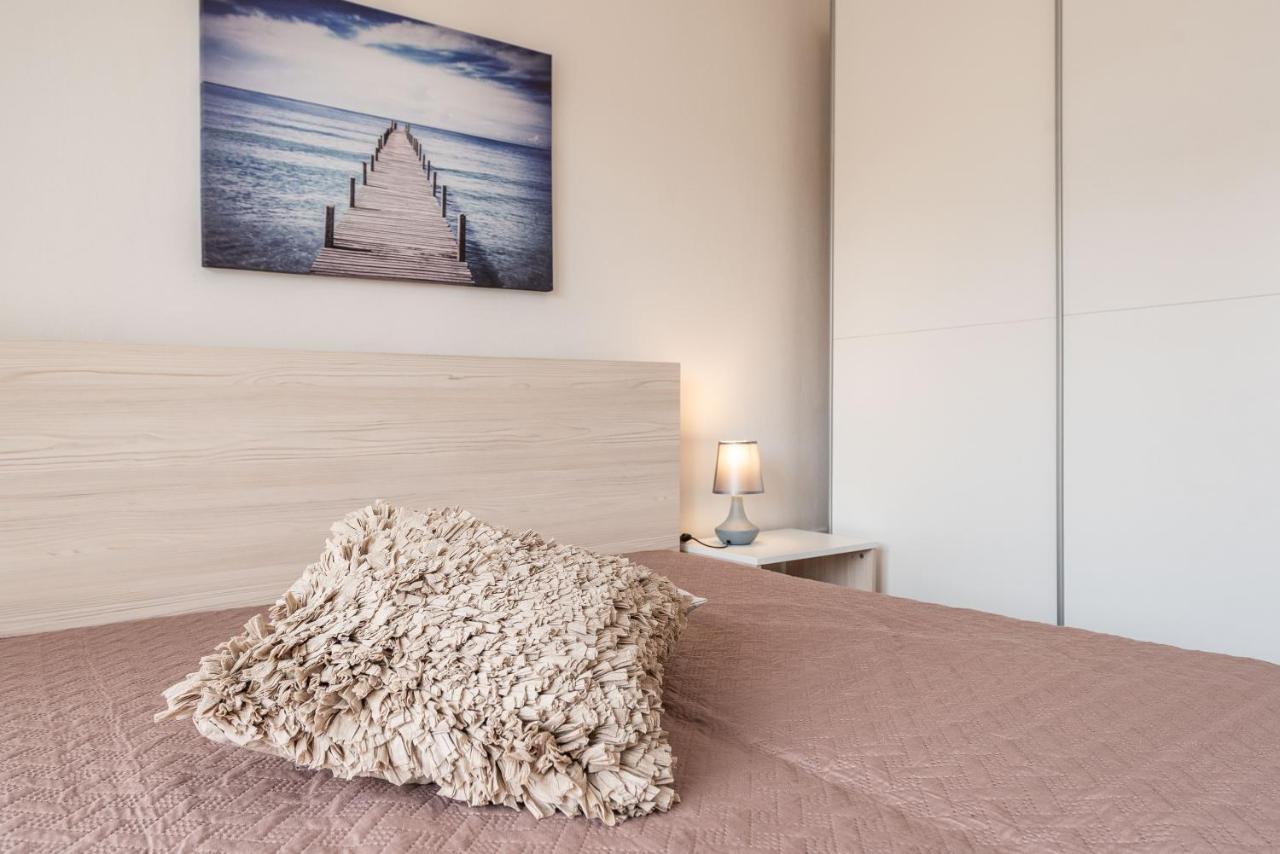 Beachfront Apartment Lostura Turanj Εξωτερικό φωτογραφία